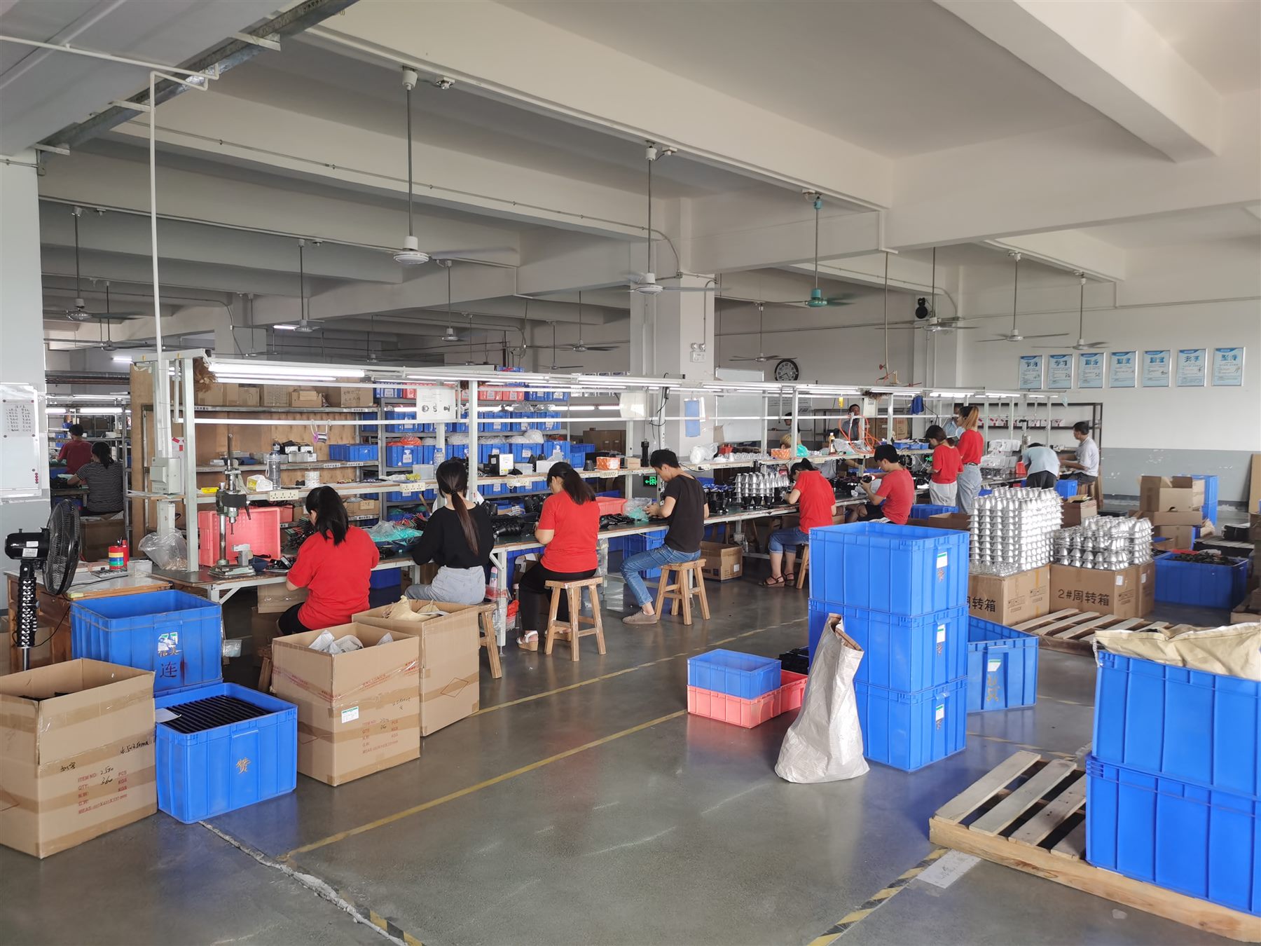 BAIFEI rechargeable outdoor lighting production workshop in Foshan